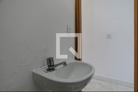 Lavabo de casa de condomínio para alugar com 2 quartos, 120m² em Jundiapeba, Mogi das Cruzes