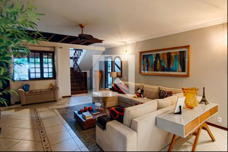 Sala de casa para alugar com 5 quartos, 600m² em Taquara, Rio de Janeiro