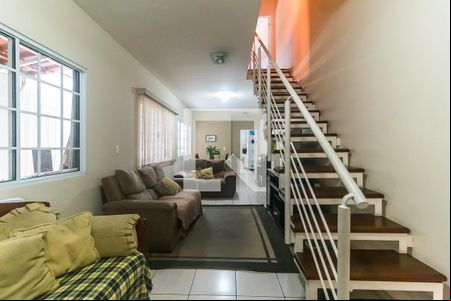 Sala de casa para alugar com 2 quartos, 123m² em Jardim São Pedro, Mogi das Cruzes