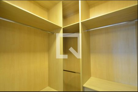 Closet da suíte de apartamento para alugar com 3 quartos, 100m² em Lourdes, Belo Horizonte