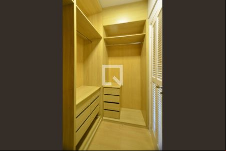 Closet da suíte de apartamento para alugar com 3 quartos, 100m² em Lourdes, Belo Horizonte