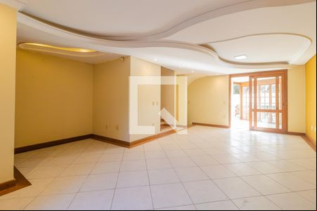 Sala de casa de condomínio para alugar com 3 quartos, 317m² em Camaquã, Porto Alegre