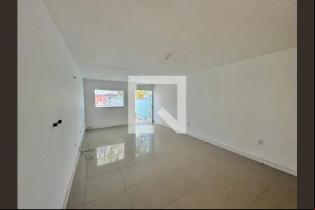 Sala de casa de condomínio à venda com 3 quartos, 200m² em Vargem Grande, Rio de Janeiro