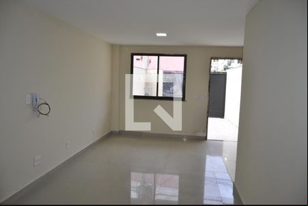 Sala de casa de condomínio à venda com 3 quartos, 154m² em Tanque, Rio de Janeiro