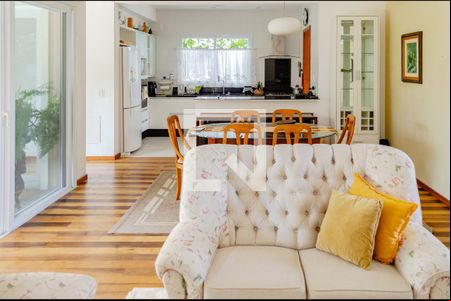 Sala (Estar + Jantar) de casa para alugar com 3 quartos, 450m² em Campeche, Florianópolis