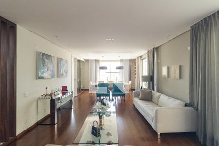 Sala de casa à venda com 3 quartos, 350m² em Pacaembu, São Paulo