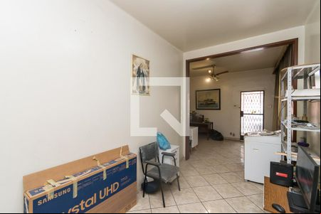Casa frente - Sala de casa para alugar com 5 quartos, 300m² em Brás de Pina, Rio de Janeiro