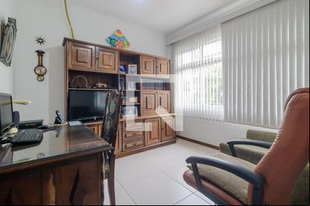 Escritório de casa à venda com 3 quartos, 272m² em Medianeira, Porto Alegre