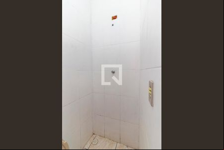 Banheiro de casa para alugar com 1 quarto, 16m² em Parque Savoi City, São Paulo