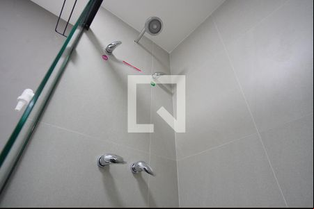 Banheiro Corredor de kitnet/studio para alugar com 1 quarto, 25m² em Boa Vista, Porto Alegre