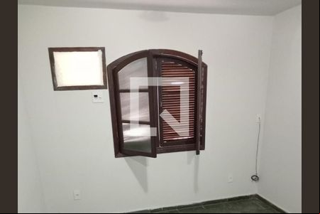 Quarto 1 de casa para alugar com 2 quartos, 80m² em Fundos, Rio de Janeiro