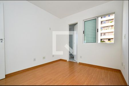 Suíte de apartamento para alugar com 2 quartos, 77m² em Santo Antônio, Belo Horizonte