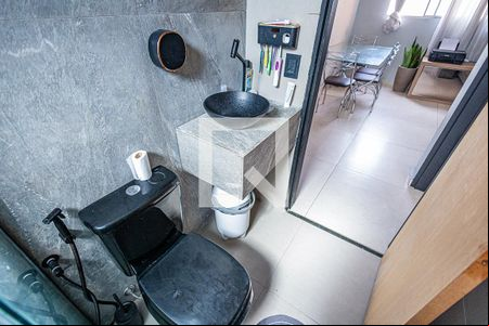 Banheiro de apartamento à venda com 2 quartos, 50m² em São Francisco, Belo Horizonte