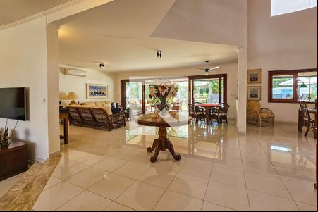 Sala de casa de condomínio para alugar com 5 quartos, 368m² em Jardim Acapulco, Guarujá