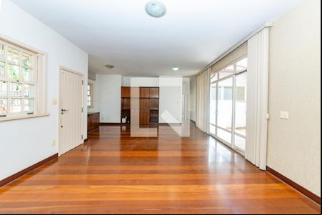 Sala de casa à venda com 3 quartos, 195m² em Santa Lúcia, Belo Horizonte