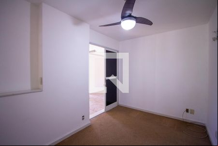 Sala  de casa de condomínio para alugar com 5 quartos, 600m² em Maceió, Niterói