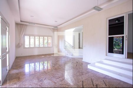 Sala de casa de condomínio para alugar com 5 quartos, 600m² em Maceió, Niterói