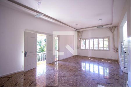Sala de casa de condomínio para alugar com 5 quartos, 600m² em Maceió, Niterói