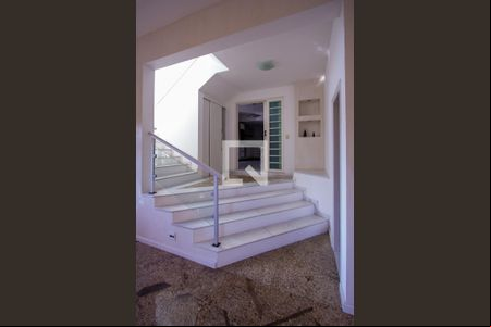 Sala de casa de condomínio para alugar com 5 quartos, 600m² em Maceió, Niterói