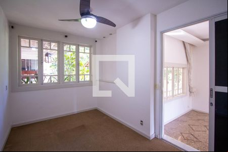 Sala  de casa de condomínio para alugar com 5 quartos, 600m² em Maceió, Niterói