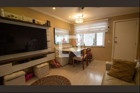 Sala de casa de condomínio para alugar com 4 quartos, 120m² em Vargem Pequena, Rio de Janeiro