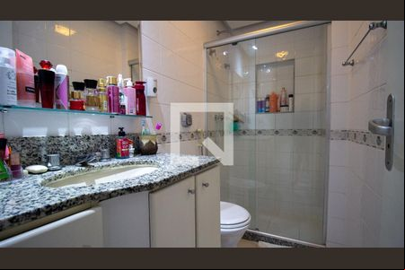 Banheiro da Suíte 1 de casa de condomínio para alugar com 4 quartos, 120m² em Vargem Pequena, Rio de Janeiro
