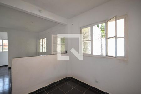 Sala de casa para alugar com 2 quartos, 56m² em Ponto Chic, Nova Iguaçu
