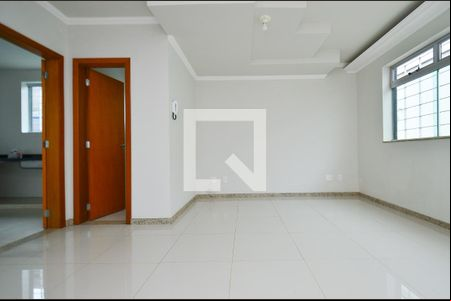 Sala de casa à venda com 3 quartos, 168m² em Pompéia, Belo Horizonte