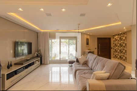 Sala de TV de casa para alugar com 5 quartos, 400m² em Novo Mundo, Curitiba