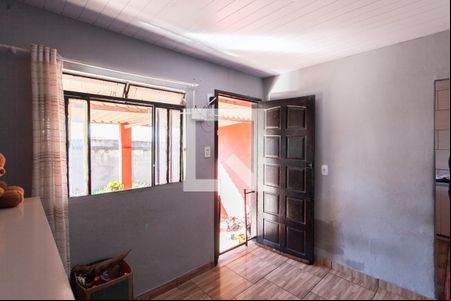 Sala de casa para alugar com 2 quartos, 360m² em Floramar, Belo Horizonte