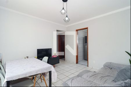 Sala de apartamento para alugar com 2 quartos, 55m² em Jd S Rosa, Taboão da Serra