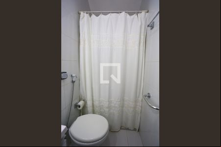 Banheiro de kitnet/studio para alugar com 1 quarto, 22m² em Vila Morse, São Paulo