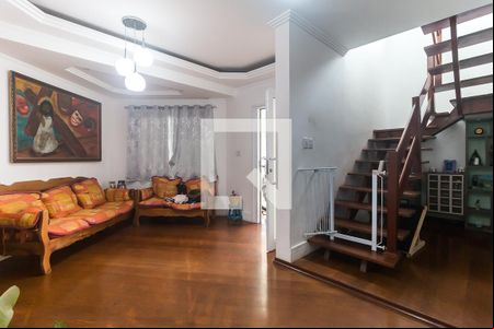 Sala de casa para alugar com 4 quartos, 211m² em Vila Oliveira, Mogi das Cruzes