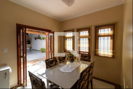 Sala de Jantar de casa à venda com 3 quartos, 210m² em São José, Porto Alegre