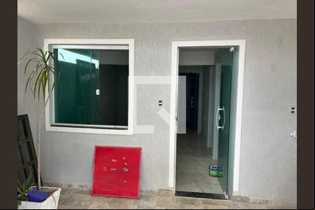 Entrada de casa para alugar com 1 quarto, 55m² em Irajá, Rio de Janeiro
