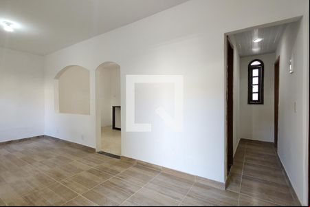 Sala de casa de condomínio para alugar com 2 quartos, 100m² em Taquara, Rio de Janeiro