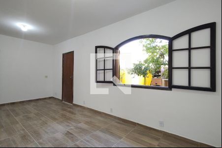 Sala de casa de condomínio para alugar com 2 quartos, 100m² em Taquara, Rio de Janeiro