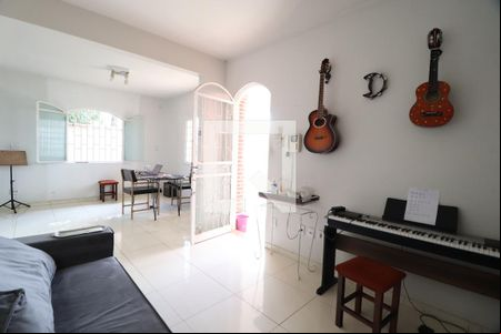 Sala de casa para alugar com 3 quartos, 230m² em Santa Mônica, Uberlândia