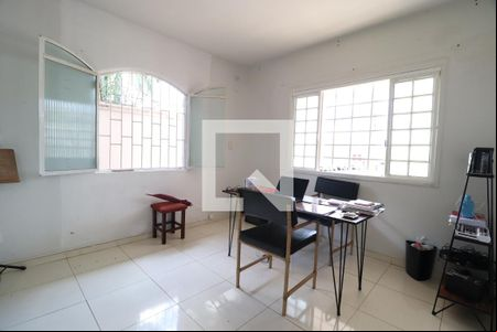 Sala de casa para alugar com 3 quartos, 230m² em Santa Mônica, Uberlândia