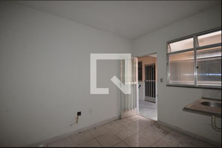 Sala / Quarto de kitnet/studio para alugar com 1 quarto, 15m² em Bento Ribeiro, Rio de Janeiro