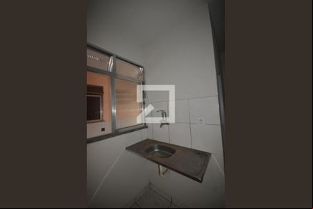 Cozinha de kitnet/studio para alugar com 1 quarto, 15m² em Bento Ribeiro, Rio de Janeiro