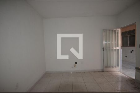 Sala/Quarto de kitnet/studio para alugar com 1 quarto, 15m² em Bento Ribeiro, Rio de Janeiro
