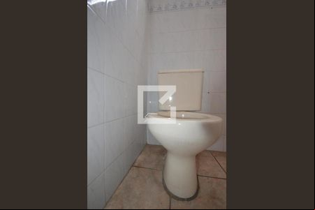 Banheiro de kitnet/studio para alugar com 1 quarto, 15m² em Bento Ribeiro, Rio de Janeiro