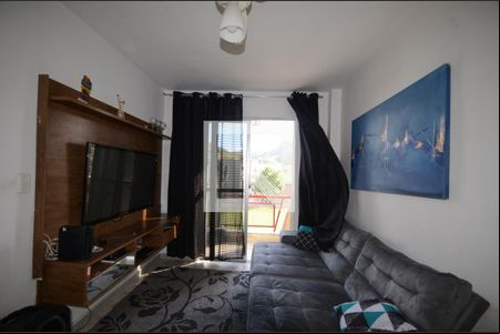 Sala de apartamento para alugar com 2 quartos, 55m² em Jardim Sulacap, Rio de Janeiro