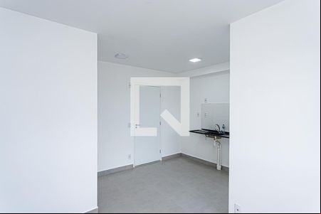 Sala e cozinha de apartamento para alugar com 2 quartos, 37m² em Vila Nina, São Paulo