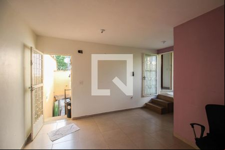 Sala de casa para alugar com 5 quartos, 180m² em Centro, Nova Iguaçu