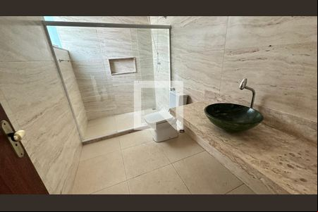 Banheiro quarto 1 de casa de condomínio para alugar com 3 quartos, 240m² em Vargem Pequena, Rio de Janeiro
