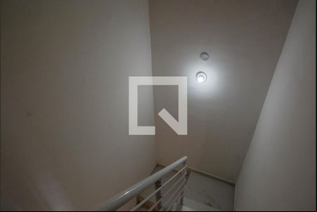 Escada de casa de condomínio para alugar com 3 quartos, 127m² em Vila Homero Thon, Santo André
