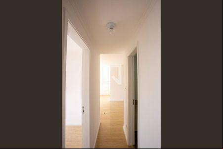 Corredor de apartamento para alugar com 3 quartos, 69m² em Taboão, Diadema