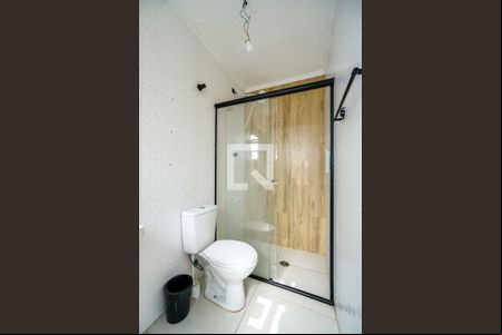 Banheiro da suíte de casa de condomínio para alugar com 2 quartos, 100m² em Vila Carrão, São Paulo